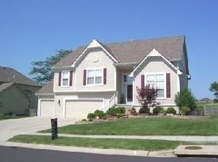 408 SW Gentry Ln, Lees Summit, MO 64081