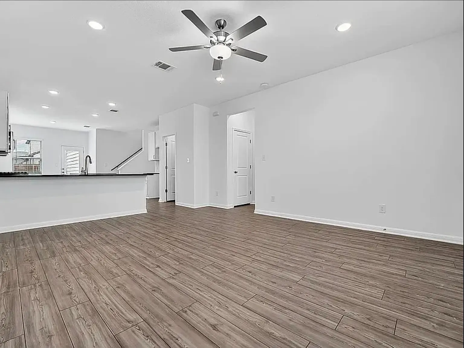 3 bed, 2.5 bath, 1654 sqft, $2,150 — Photo 3