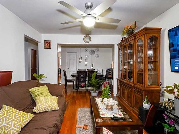 4th image of 1052 E 223rd St