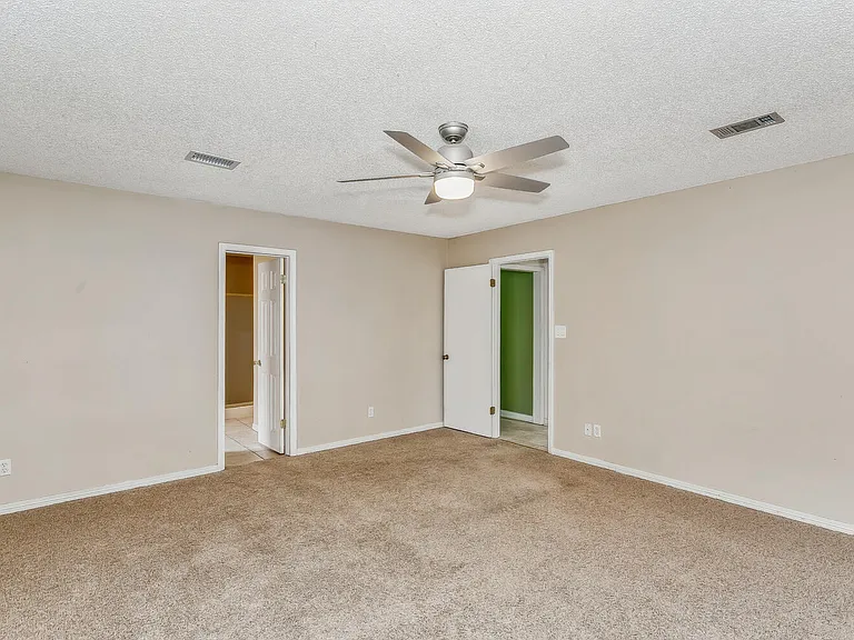 1960 Woodbridge Dr — Photo 5