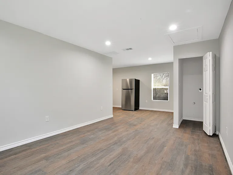 6205 Lovett Ave #L — Photo 10