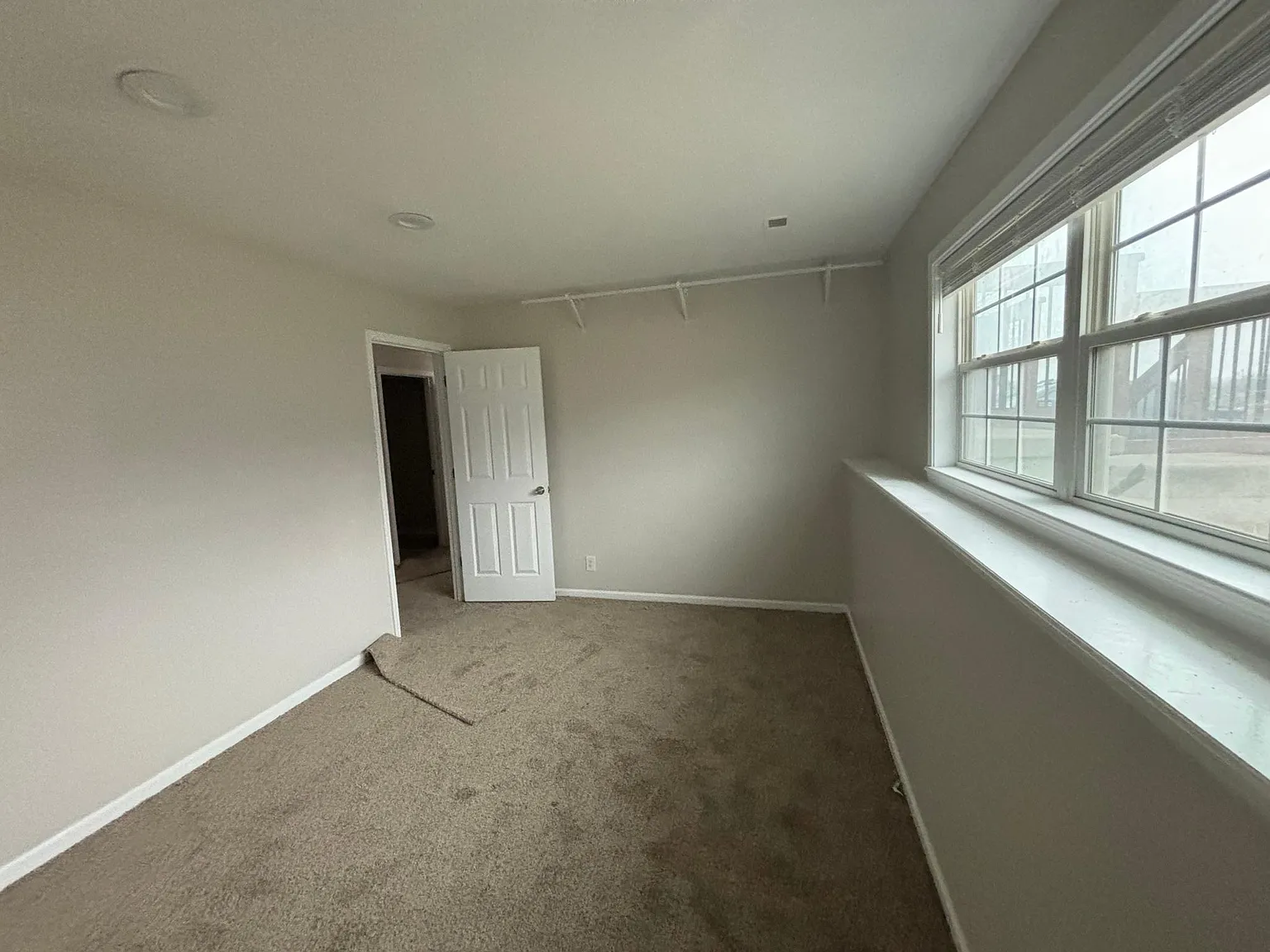 5 bed, 1750 sqft, $2,400 — Photo 4