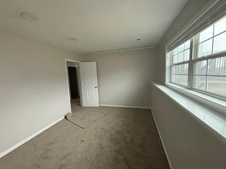 406 Killarney Ln — Photo 5