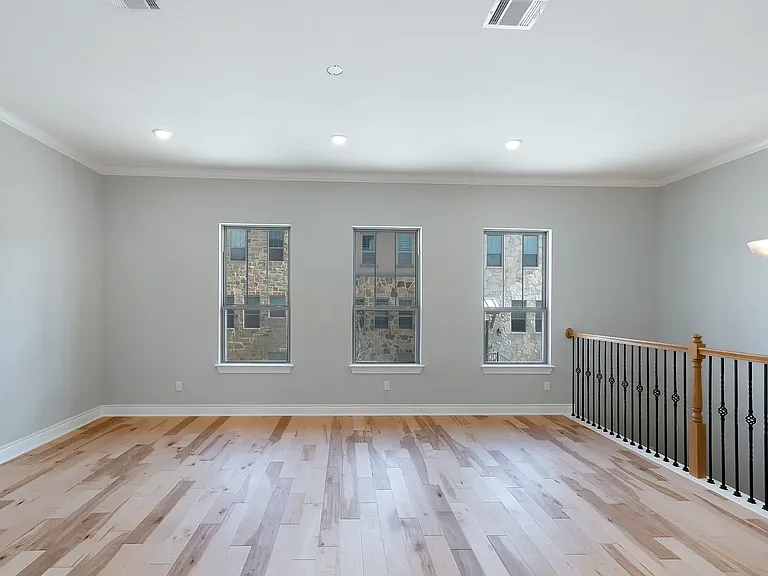 316 Adams St — Photo 8