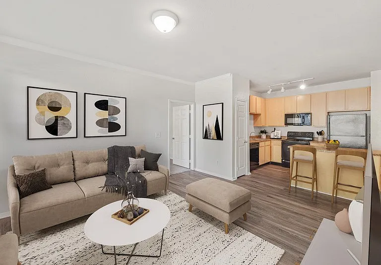 Hickory Point Apartments — Photo 18