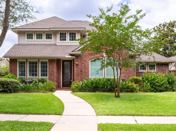 2118 Cypress Run Dr, Sugar Land, TX 77478