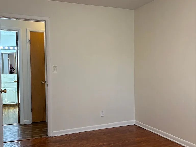 Spacious 3 Bedroom Townhome Available Now Great Location! — Photo 9