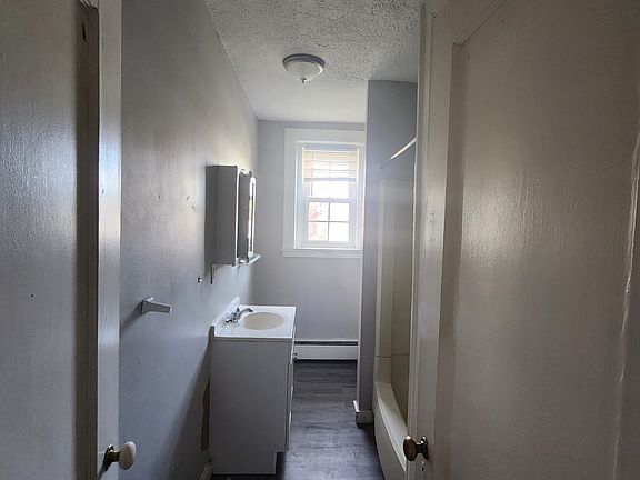 5th image of 36 Derby Ave APT 3D