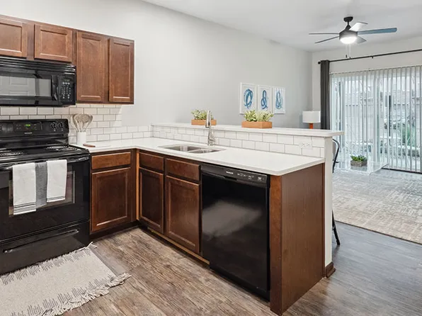 Walnut Lake Apartments