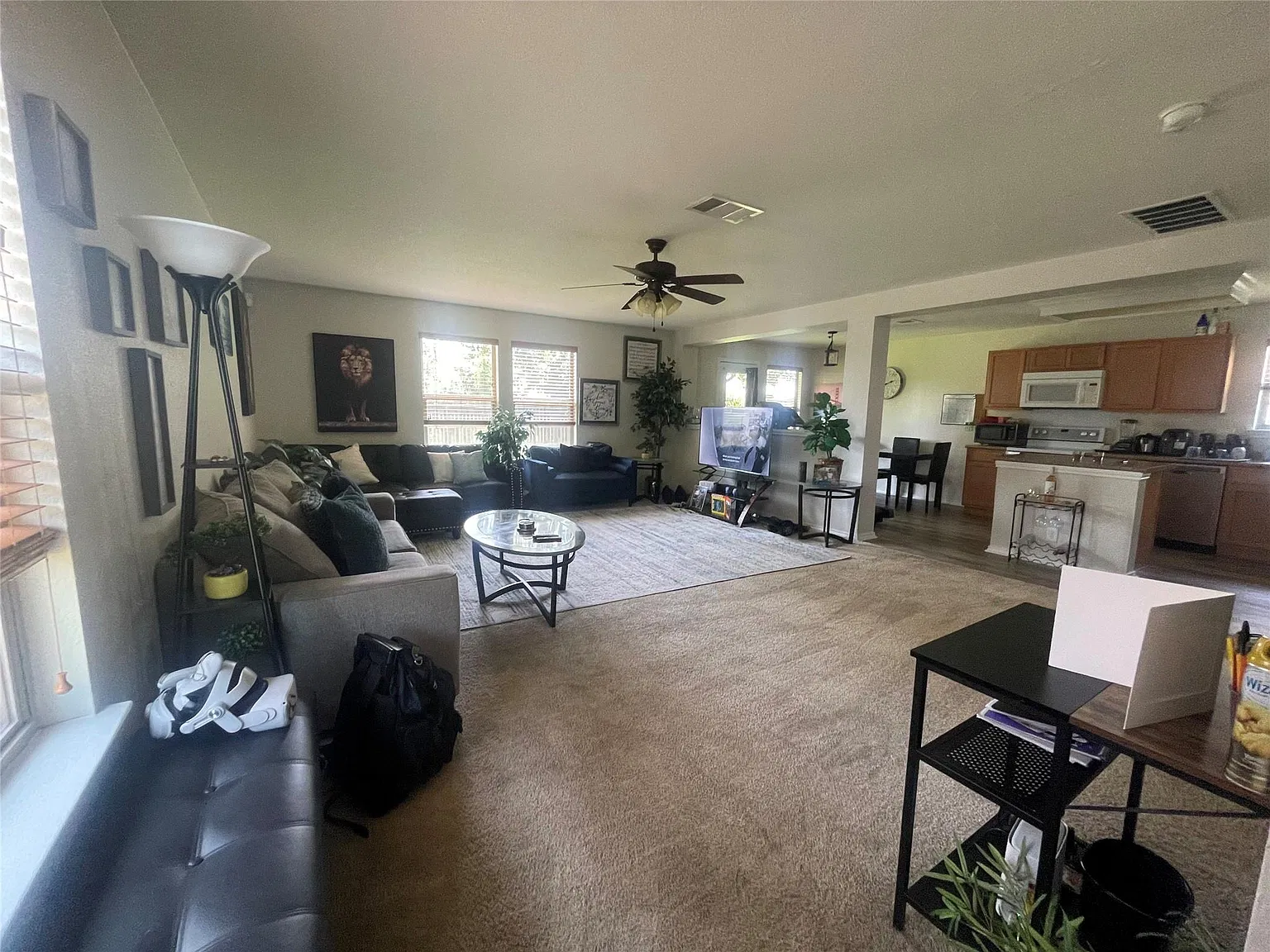 3 bed, 2.5 bath, 1665 sqft, $1,695 — Photo 2