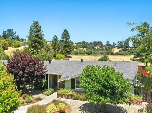 61 Corliss Dr, Moraga, CA 94556