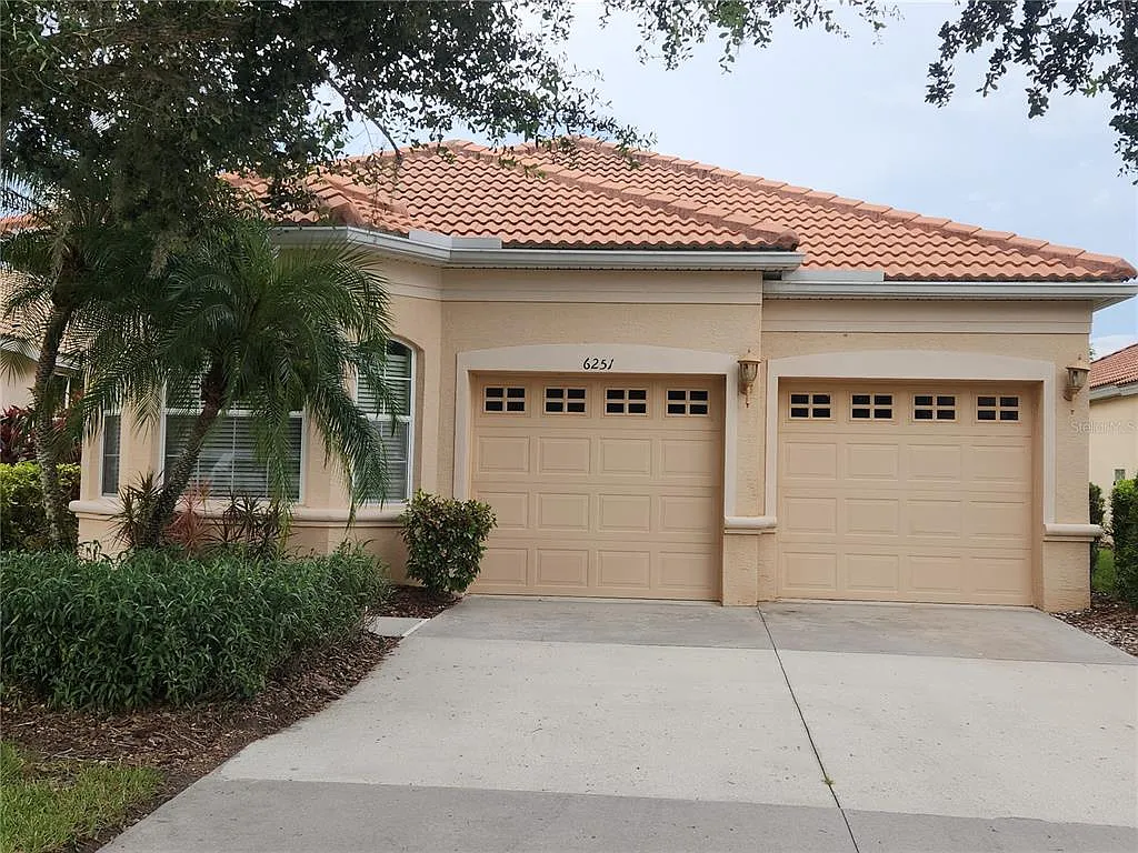 3 bed, 2.0 bath, 1504 sqft, $2,300 — Photo 2