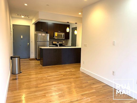 5th image of 25 Van Buren St APT 3R