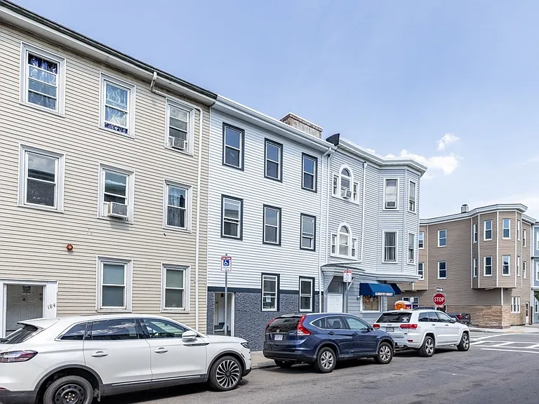 186 Marion St #3 — Photo 3