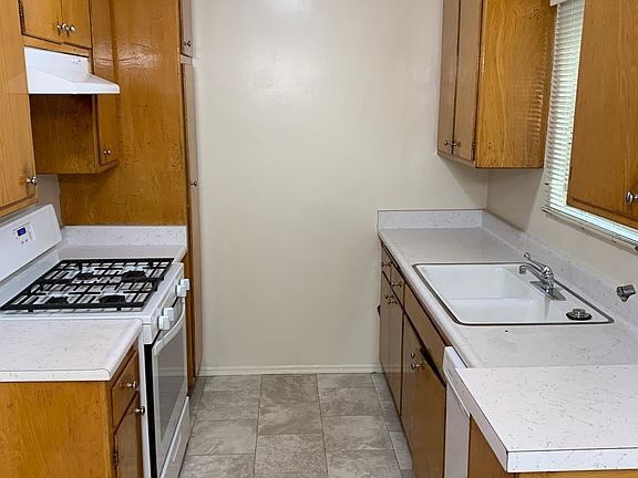 5th image of 1009 N Hayworth Ave APT 7
