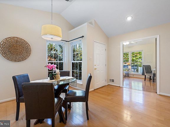 4th image of 960 Yachtsman Way