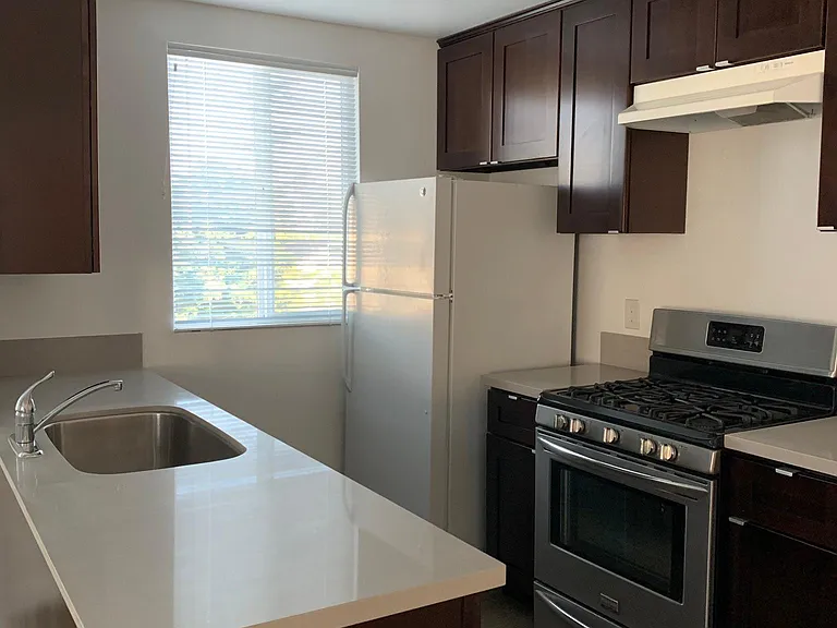 621 N Benton Way #5 — Photo 3