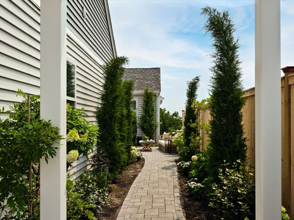 20 Firefly Point, Plymouth, MA 02360