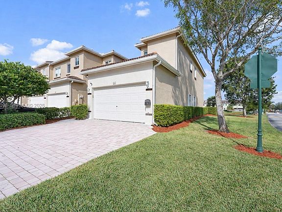 3rd image of 2467 SE 19th St