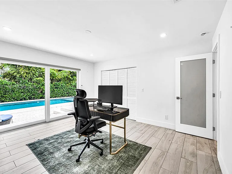 1080 NE 104th St — Photo 31