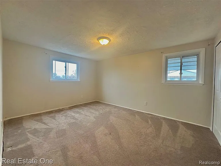 26950 Rochelle St — Photo 13