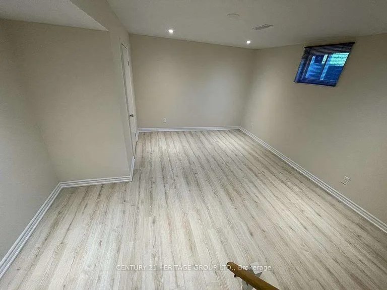 217 Yorkshire Dr — Photo 5