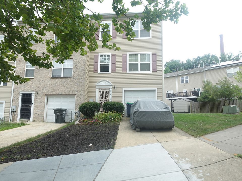 1st image of 301 Cape Dr SE
