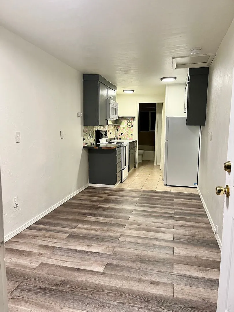 College Place Apartments — Photo 2