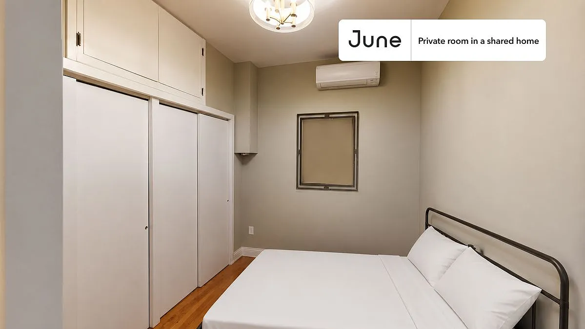 Full bedroom in 5 bed/2 bath home in Sunset Park #586 F — Photo 1