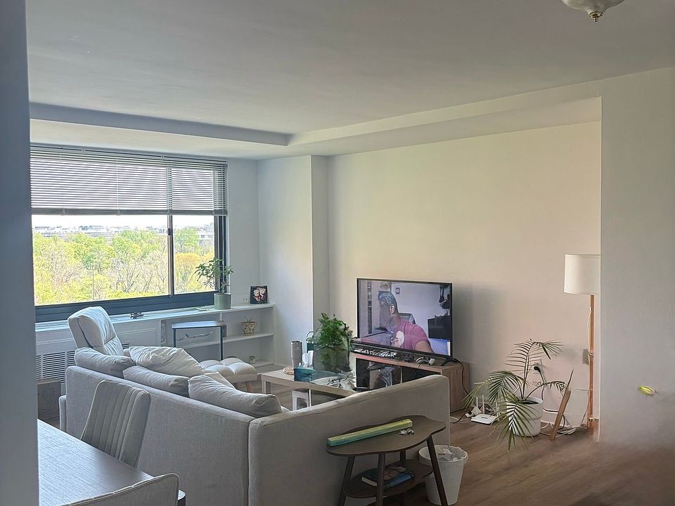 1st image of 1011 Arlington Blvd APT 618