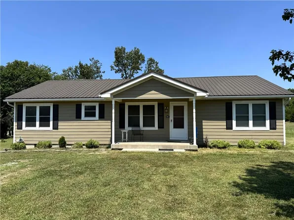 41 Buckeye Dr, Linn Valley, KS 66040