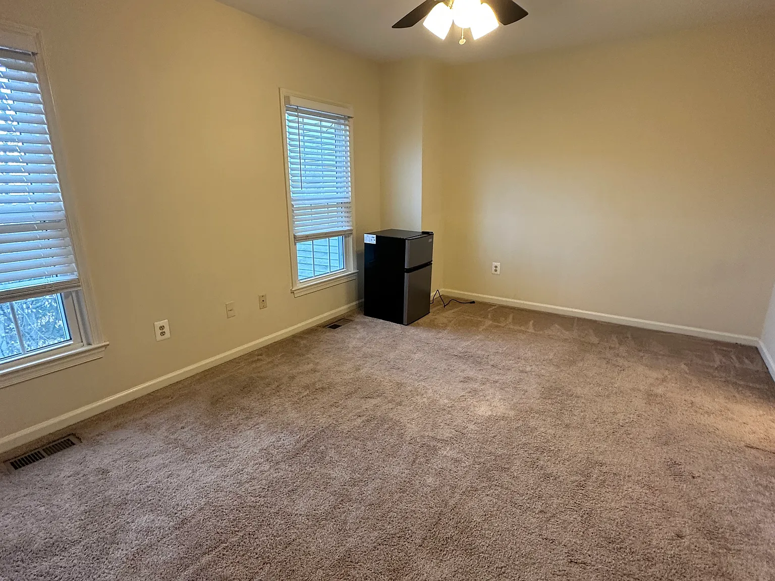 7482 Laurel Oak Ct — Photo 2