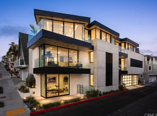 2016 Ocean Dr, Manhattan Beach, CA 90266