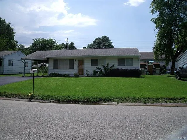 8828 Parkdale Dr photo 1