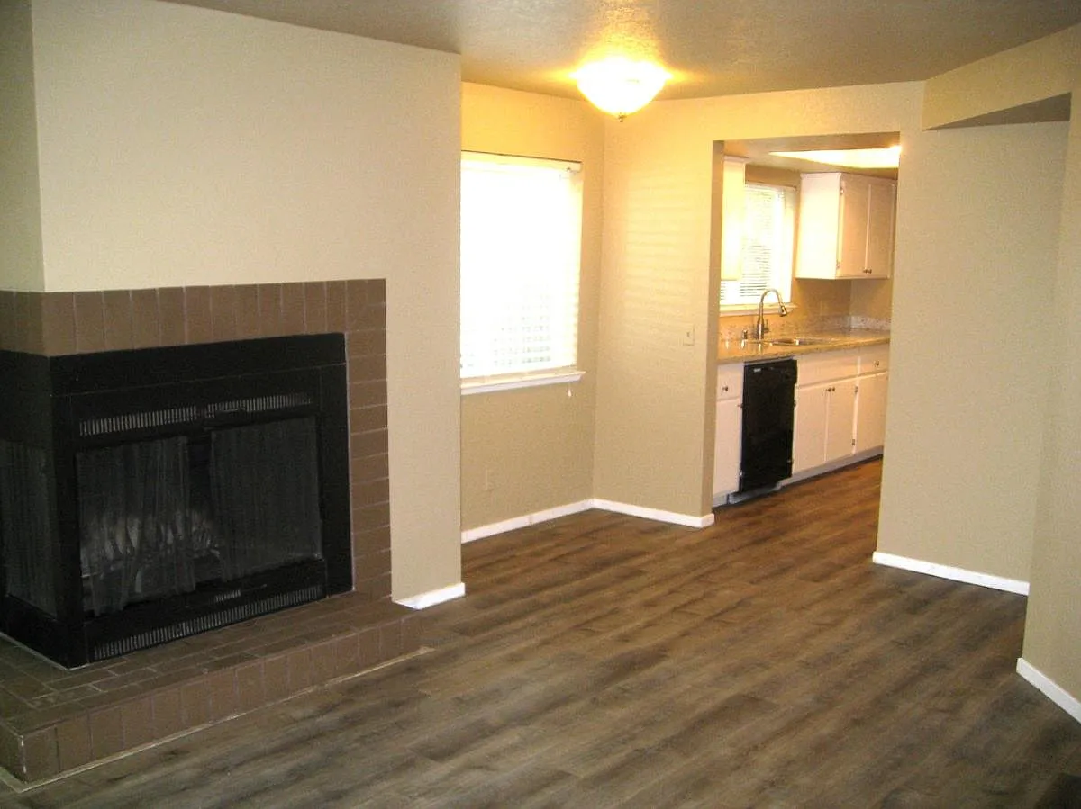 2 bed, 1000 sqft, $2,195 — Photo 2