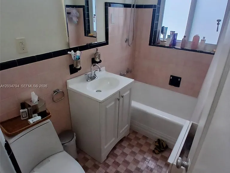4427 SW 16th St — Photo 11
