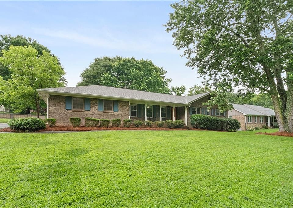 1st image of 2644 Hickory Valley Dr