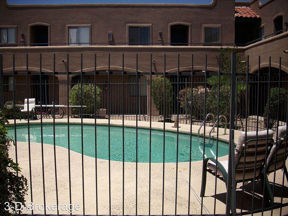 2nd image of 1579 N Santa Rita Ave