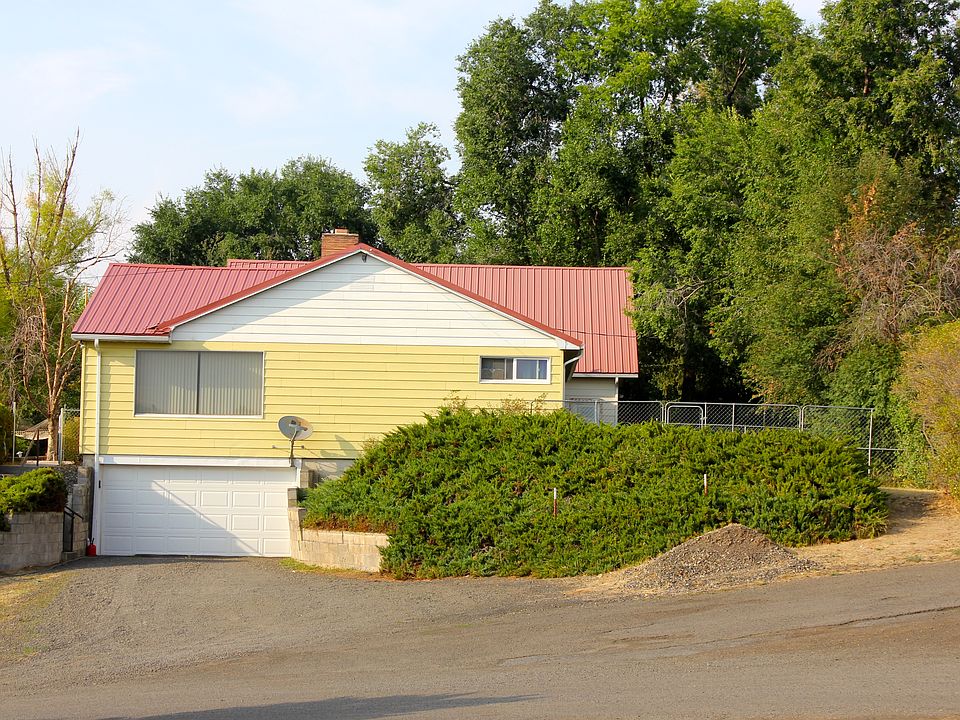 House with small garage