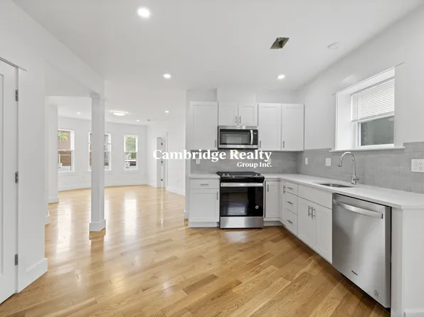 384 Columbia St #2, Cambridge, MA 02141
