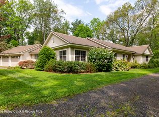 4 Wolcott Dr, Rhinebeck, NY 12572