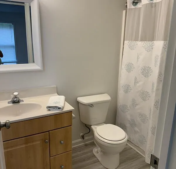 1105 Loman Ln — Photo 14