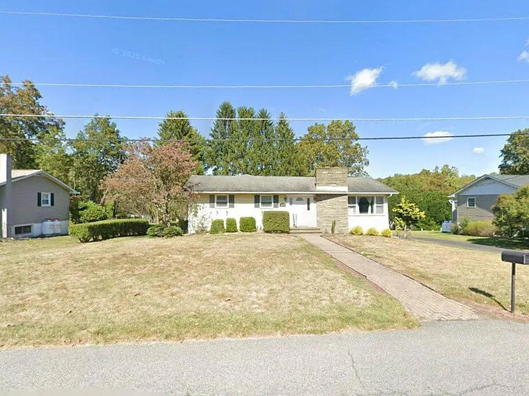 Hallmark Dr — Photo 1