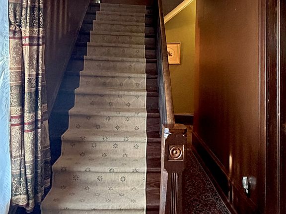 3rd image of 625 N Main St