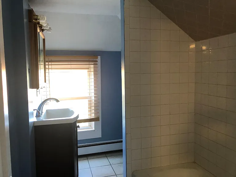 569 Winthrop St #3 — Photo 7