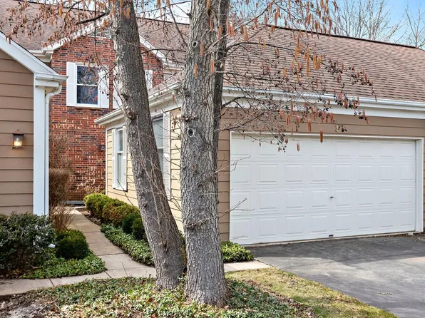 3 Sommerset Ln, Lincolnshire, IL 60069