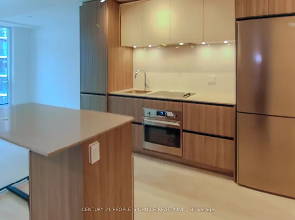 7950 Bathurst St, Vaughan, ON