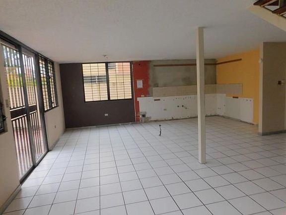 KITCHEN & DINING AREA