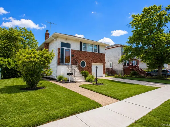 26 Lancaster Rd, Island Park, NY