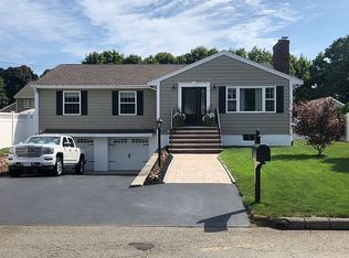 19 Maple St, Lynnfield, MA 01940